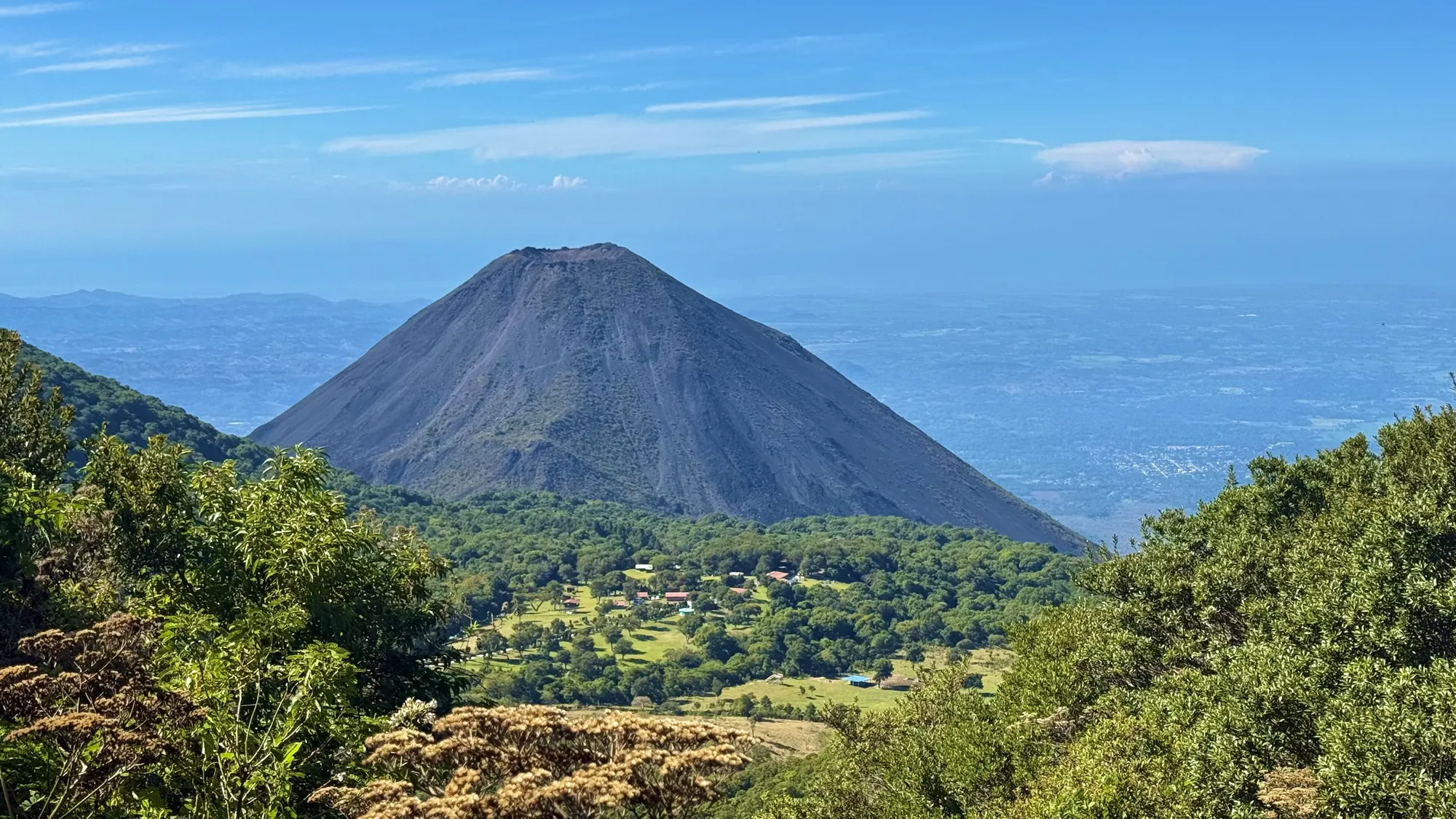 Cascadas y volcanes
